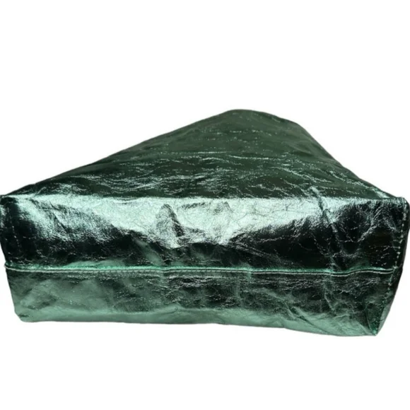 CLINIQUE NWT FOIL LOOK TOTE AND GIFT SET - Picture 7 of 9